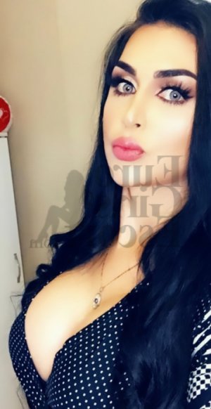 Paprika tantra massage and call girl